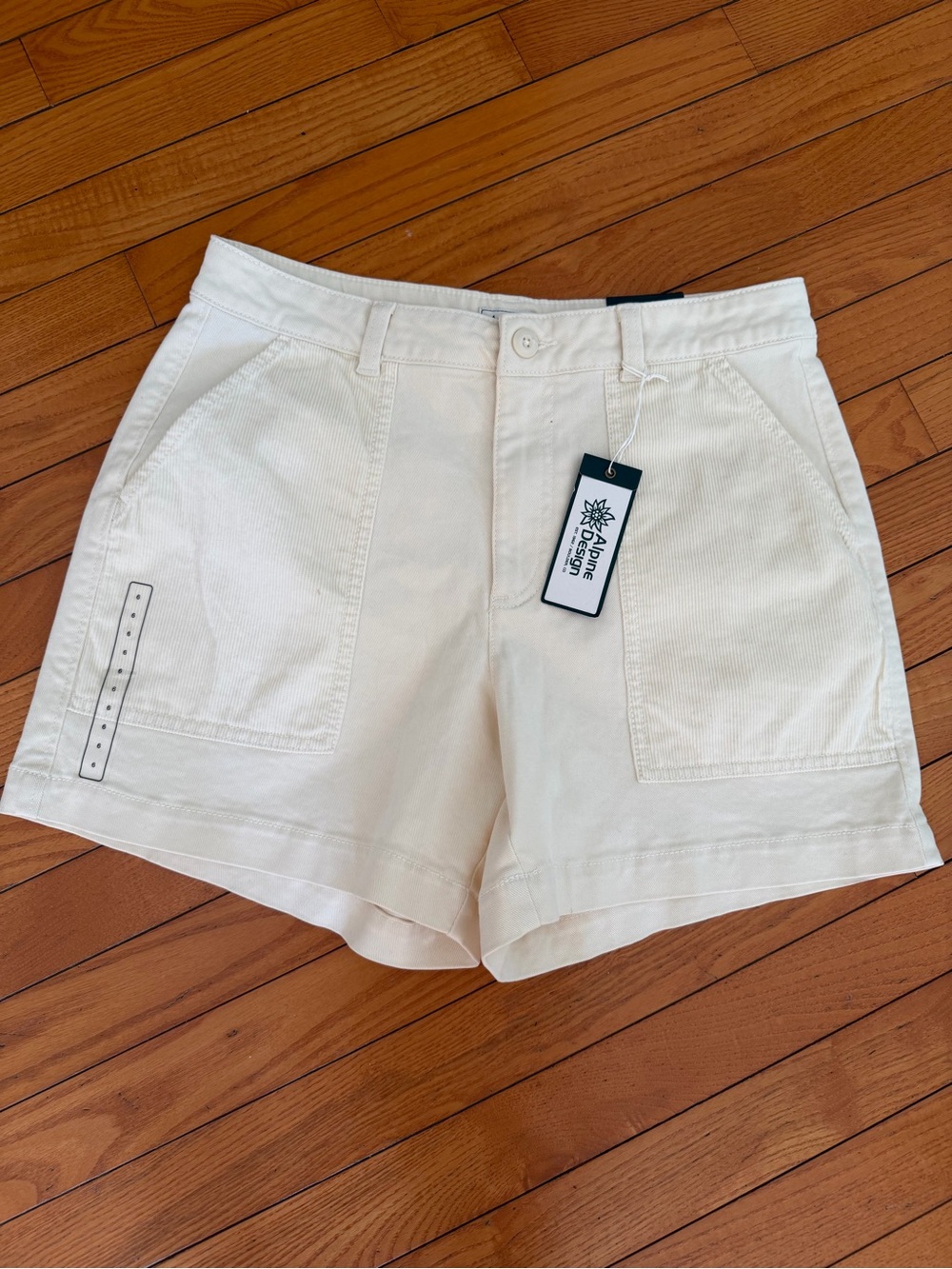 Alpine Design Cream Utility Bermuda Shorts size 6 NWT